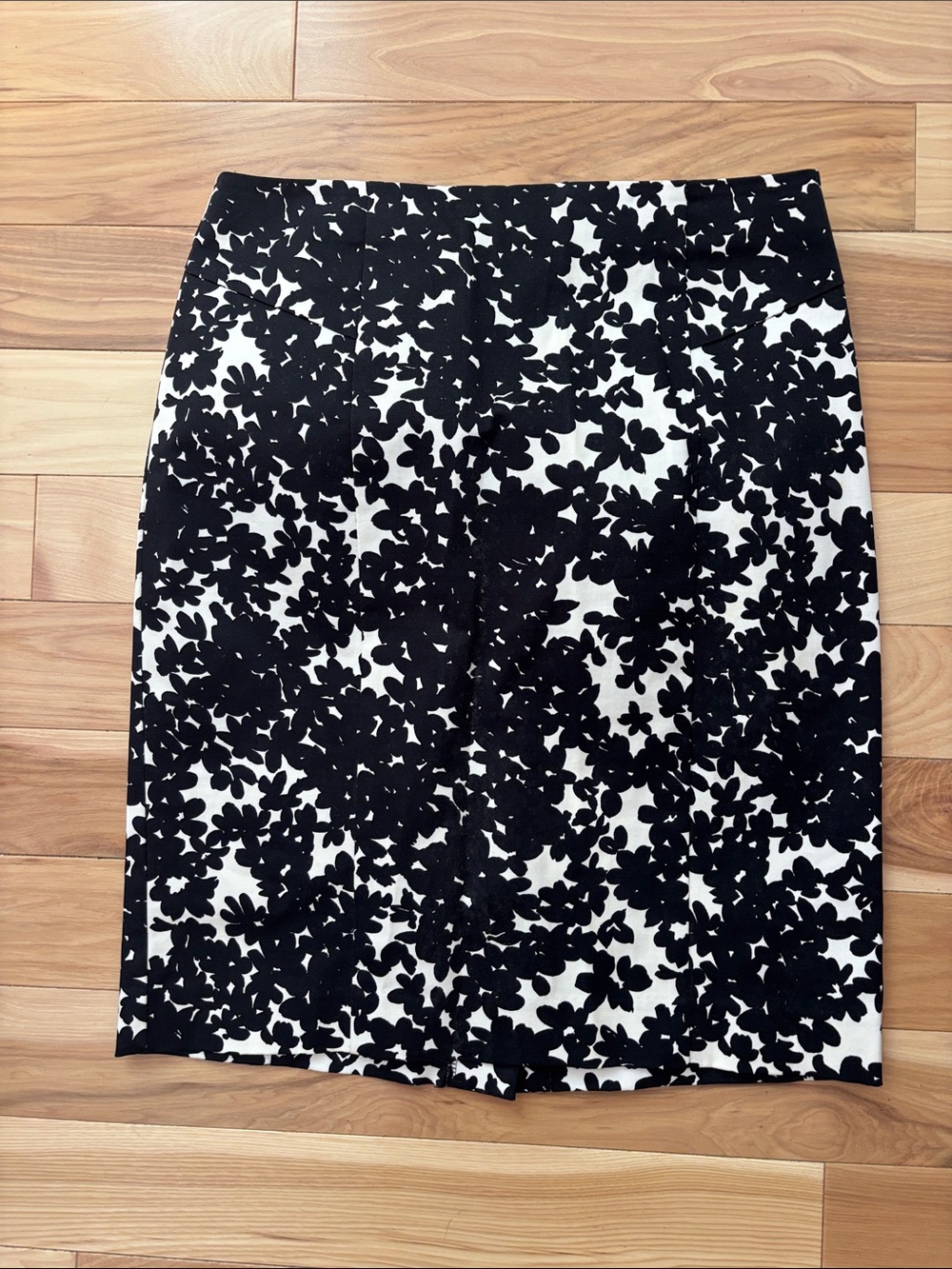 Ann Taylor Black and White Floral Pencil Skirt